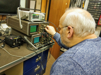 Chris tests some new oscilloscopes with our signal generator